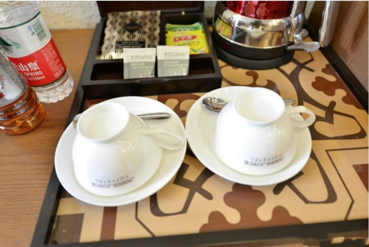 James Joyce Coffetel Beijing Gulou Street, Nanluoguxiang Bagian luar foto