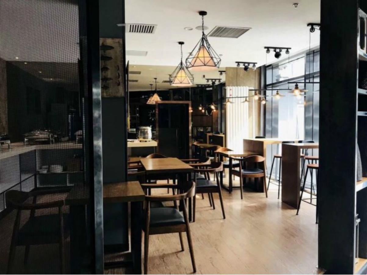 James Joyce Coffetel Beijing Gulou Street, Nanluoguxiang Bagian luar foto